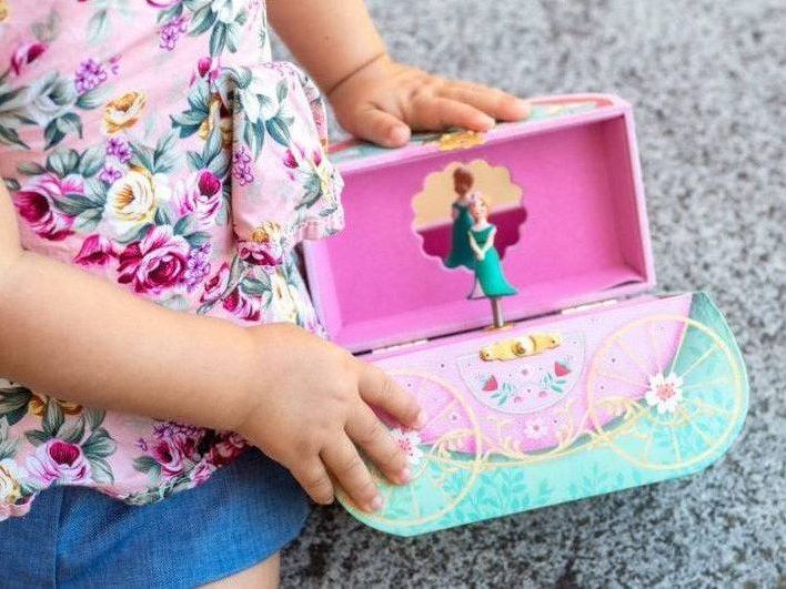 Djeco DJ6604 - Carriage Ride Music Box