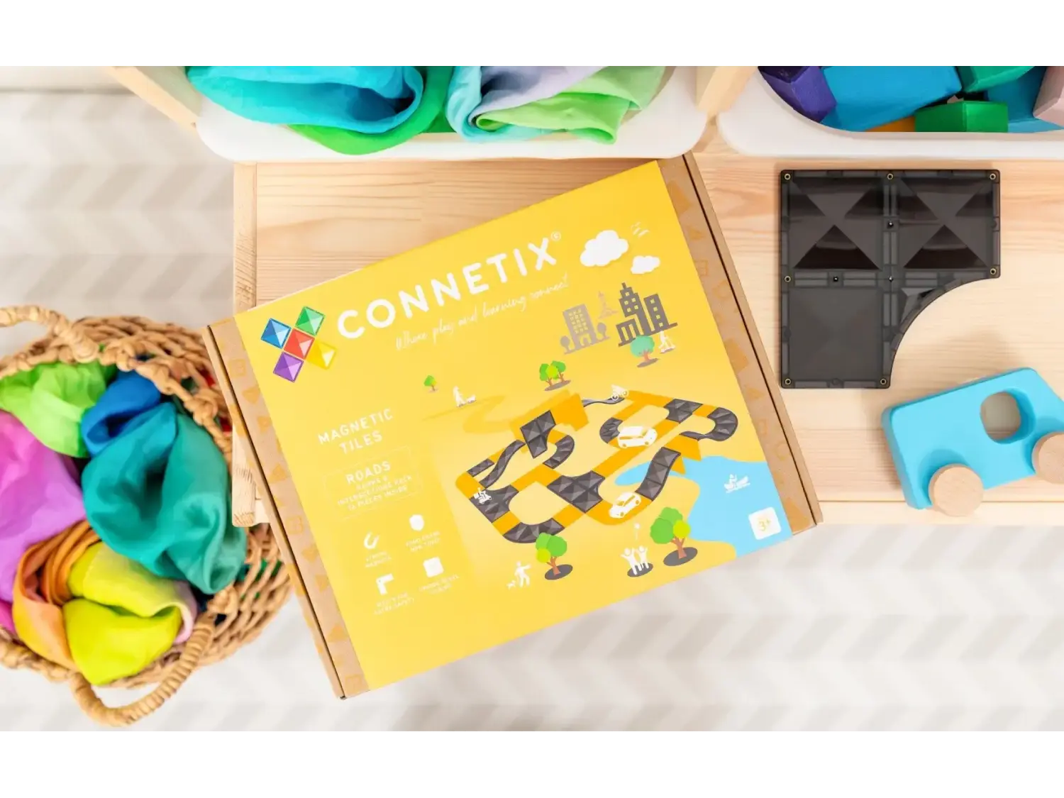 Yellow board game box labeled ’Connetix’ with colorful geometric shapes on the cover.