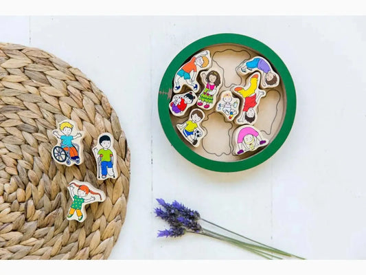Circular green tray containing colorful cartoon character puzzle pieces.