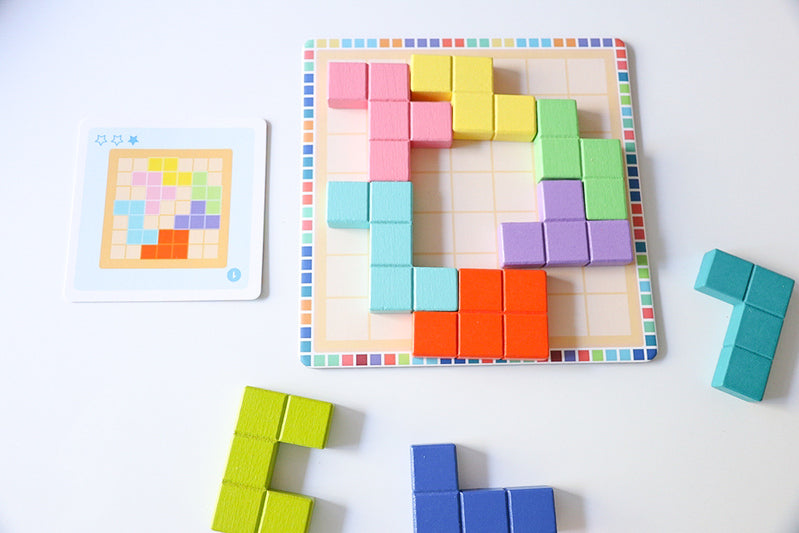 Polyssimo Sologic Game with 30 challenges by Djeco