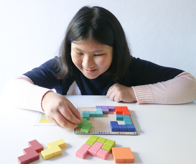 Polyssimo Sologic Game with 30 challenges by Djeco