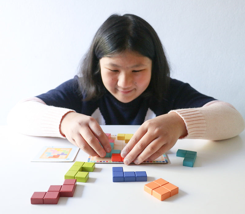 Polyssimo Sologic Game with 30 challenges by Djeco