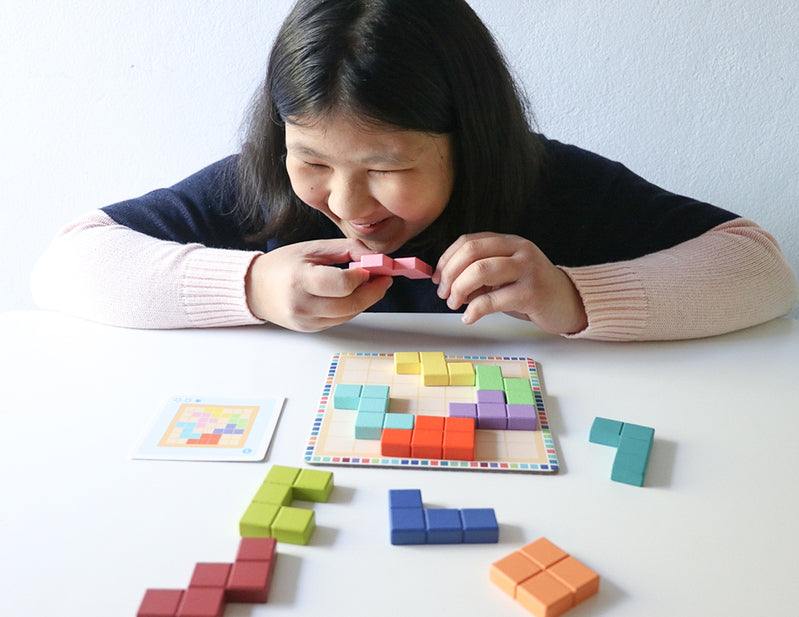 Polyssimo Sologic Game with 30 challenges by Djeco