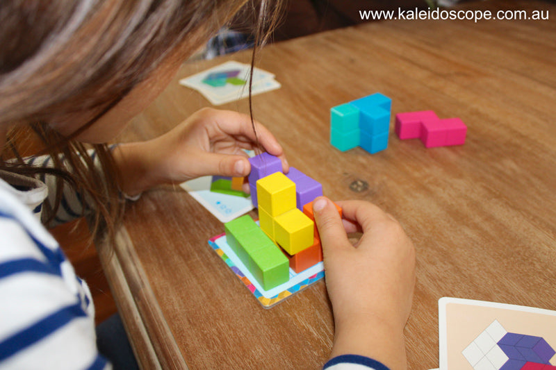 DJ8477 Cubissimo Sologic Game with 60 challenges