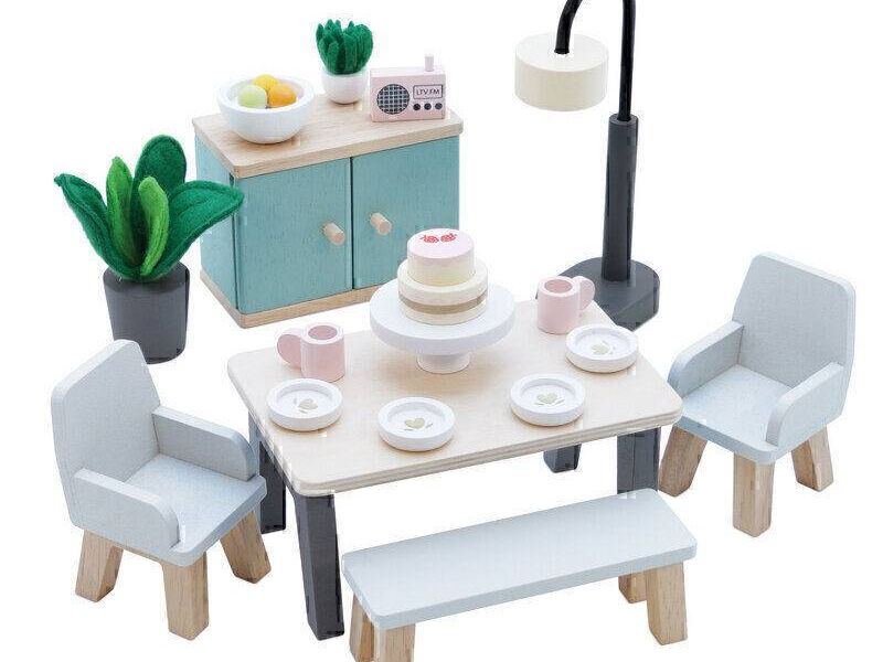 Wooden Dolls House Dining Room -18 piece