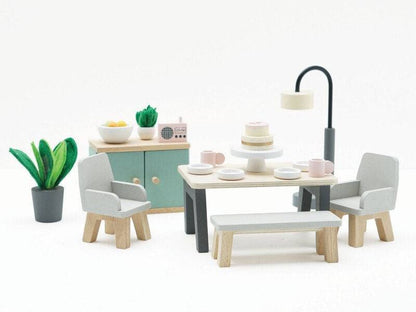 Wooden Dolls House Dining Room -18 piece