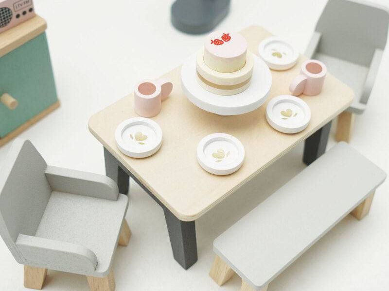 Wooden Dolls House Dining Room -18 piece