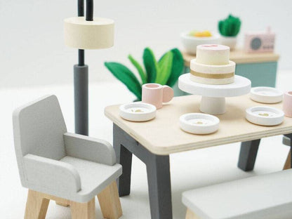 Wooden Dolls House Dining Room -18 piece