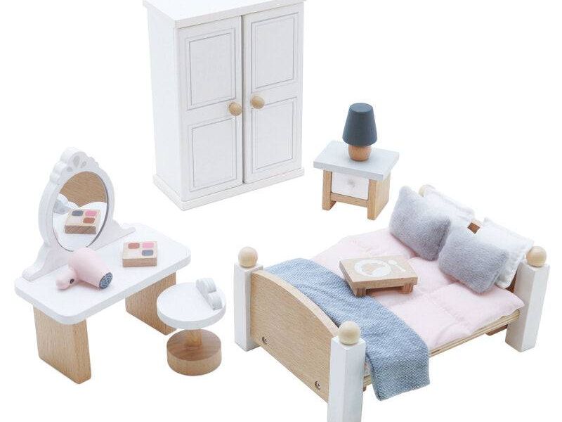 Wooden Dolls House Master Bedroom - 19 piece