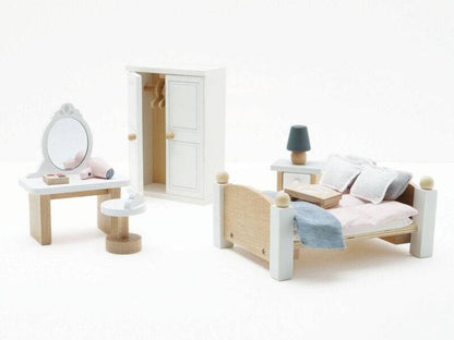 Wooden Dolls House Master Bedroom - 19 piece