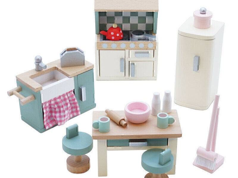 Wooden Dolls House Kitchen - 20 piece