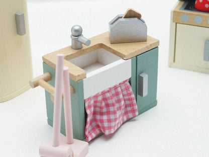 Wooden Dolls House Kitchen - 20 piece