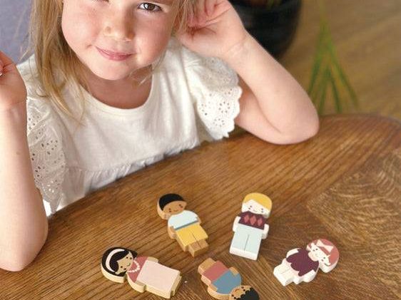 Doll Family With Cat