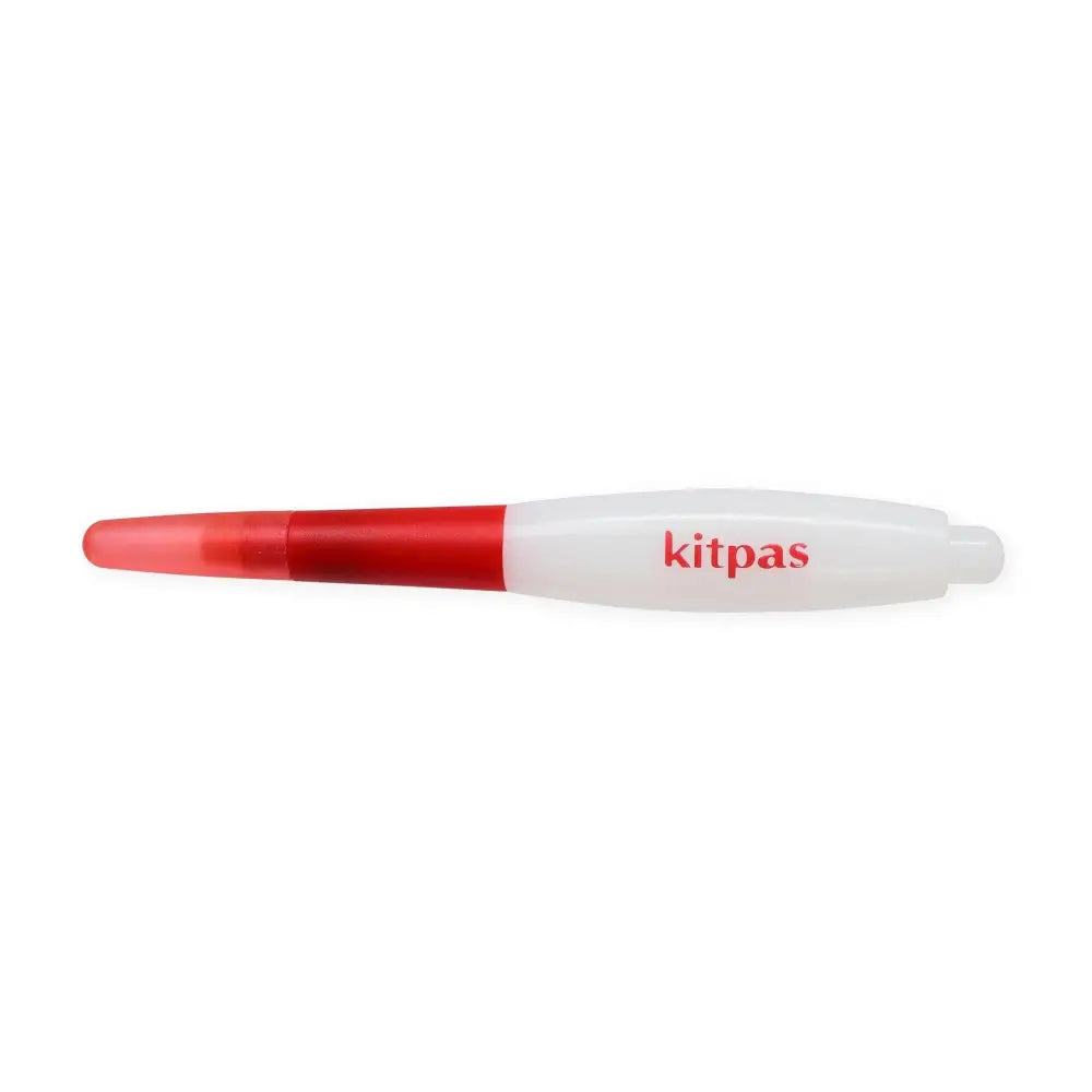 Red and white marker or crayon labeled ’kitpas’.