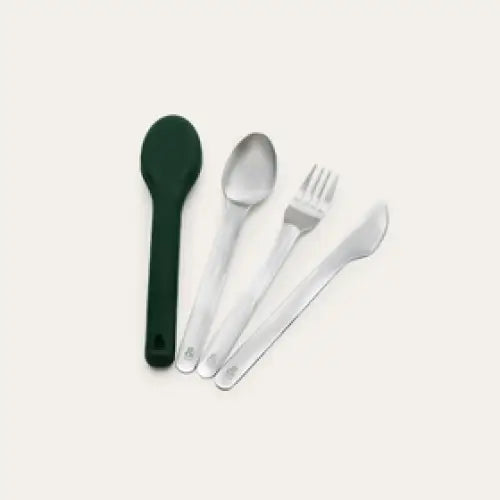 Four-piece cutlery set.